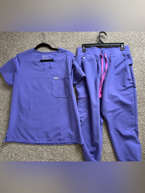 Figs Pants - FIGS Women’s Purple Scrub Jogger Set *** see note